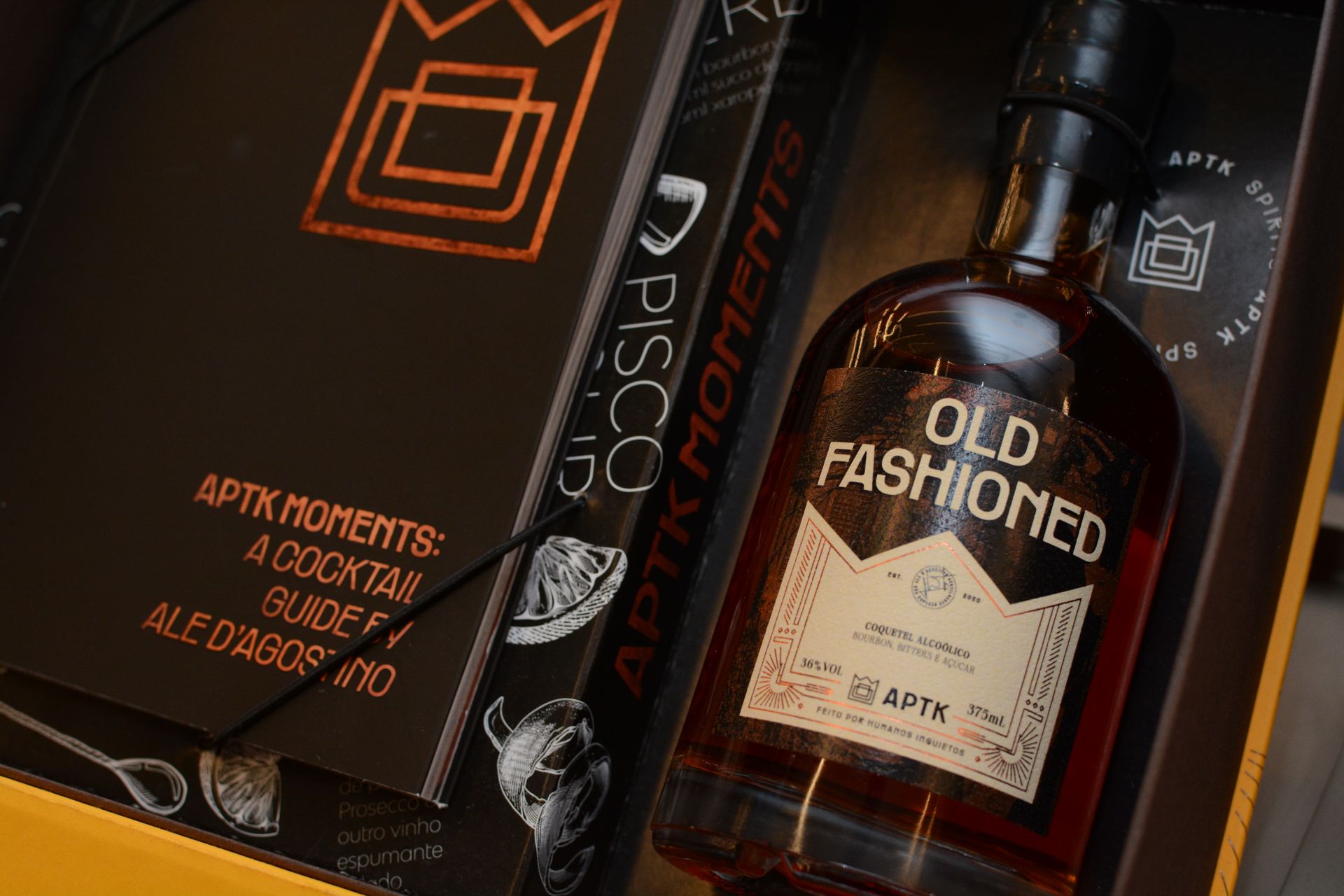 Caixa de presente APTK com garrafa de Old Fashioned