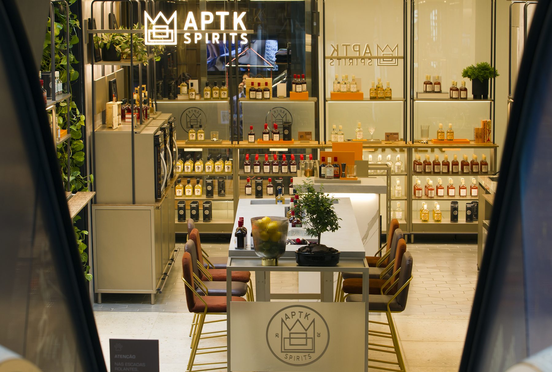 Fachada da loja APTK Spirits